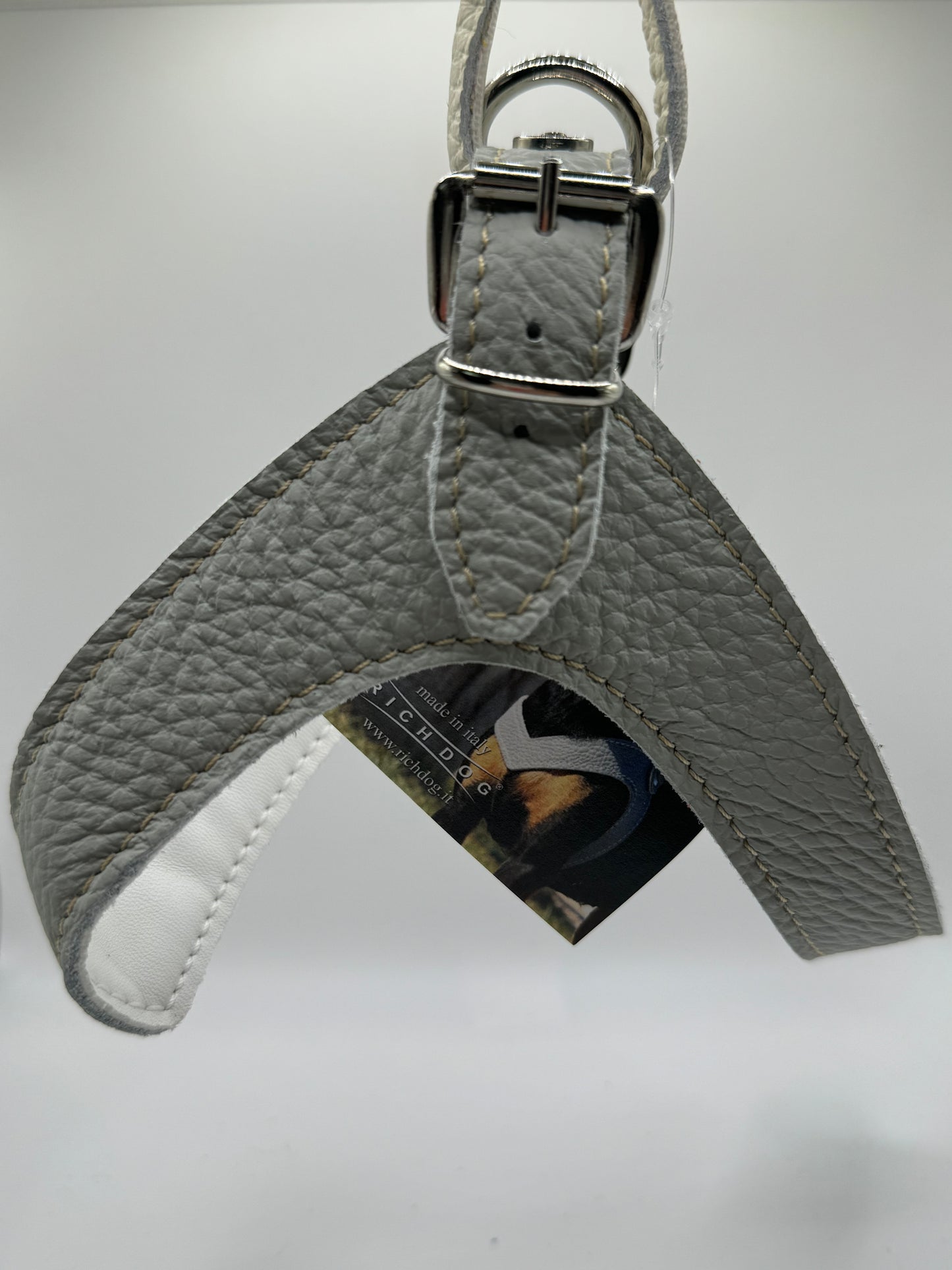 Pearl gray harness