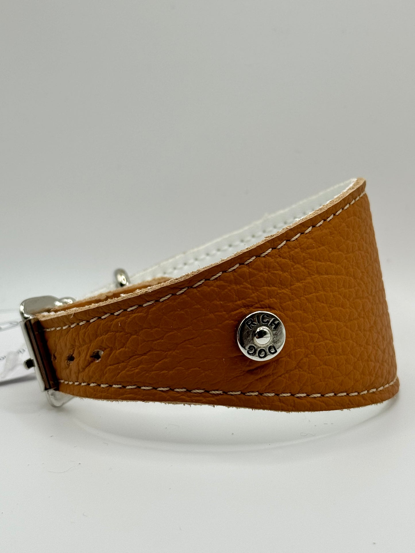 Smooth leather collar