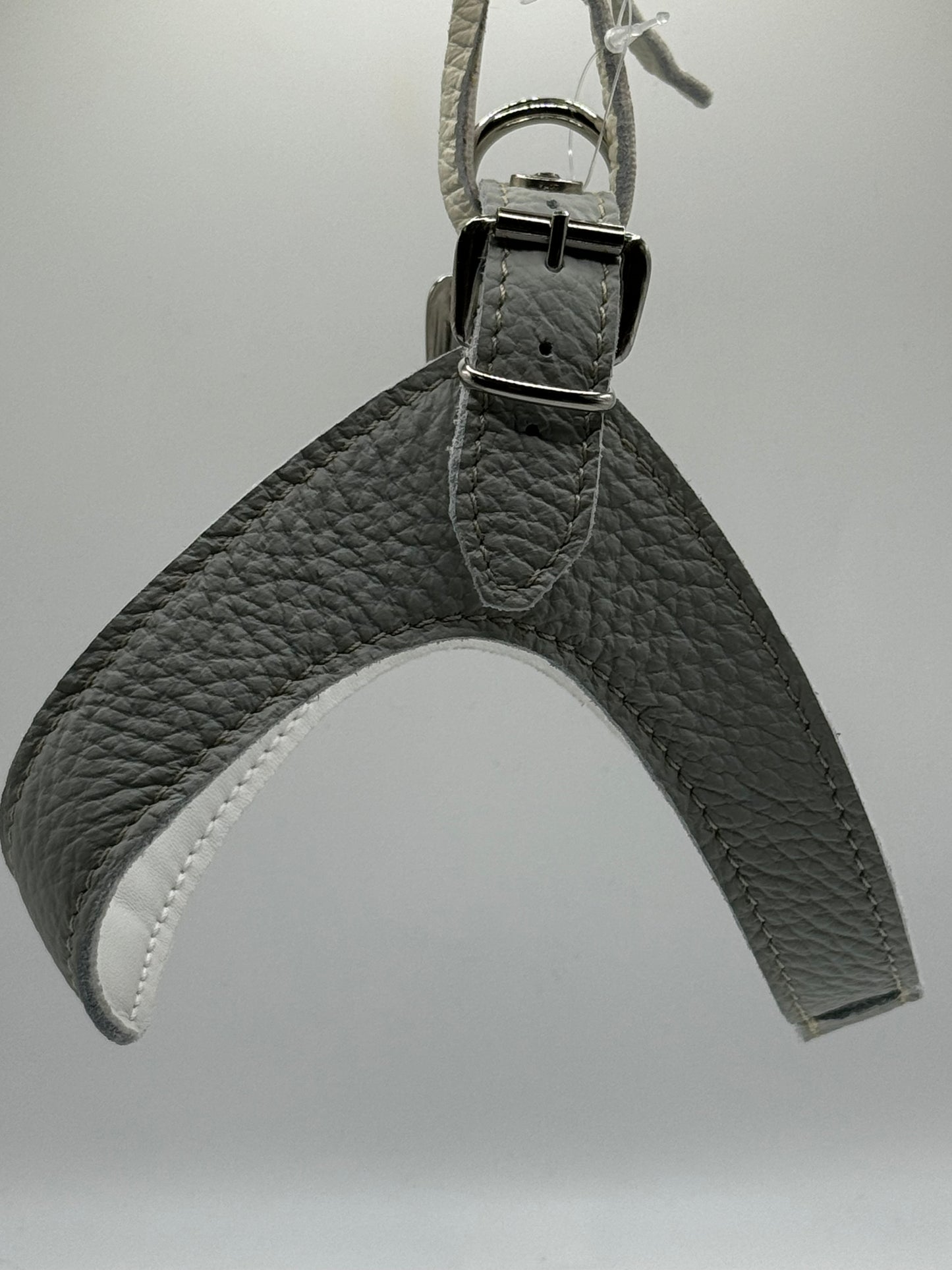 Pearl gray harness