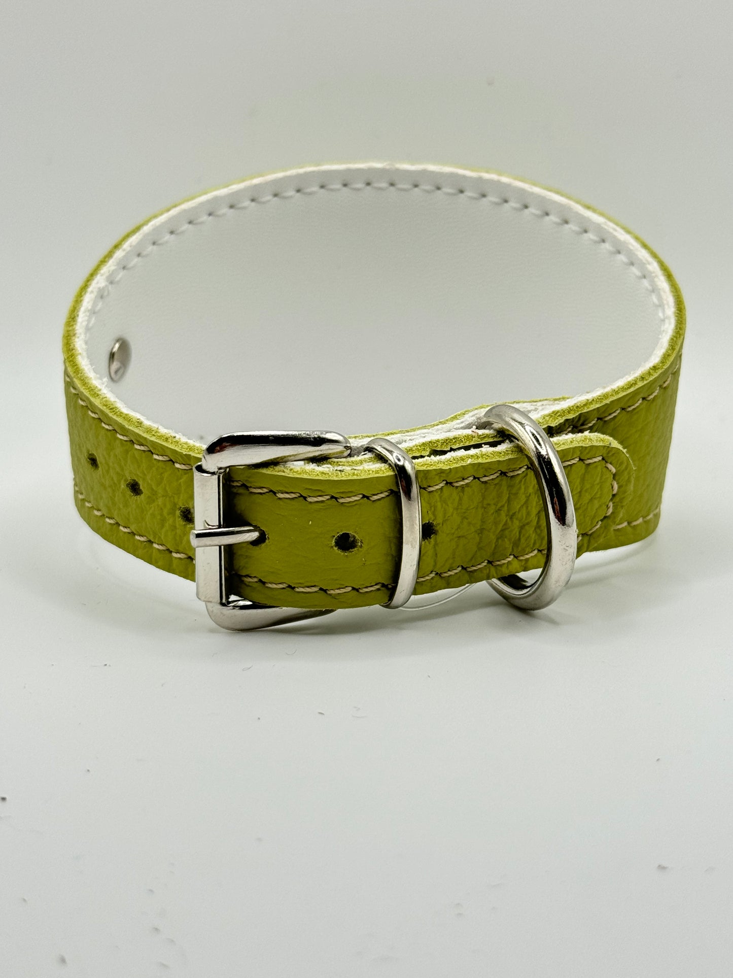 Smooth leather collar